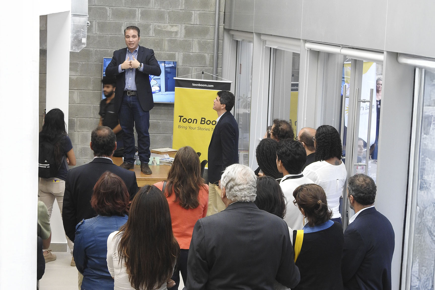 Paulo Protasio, diretor da ETC Brasil, e Carlos Ruiz, representante da Toon Boom, anunciando a parceria