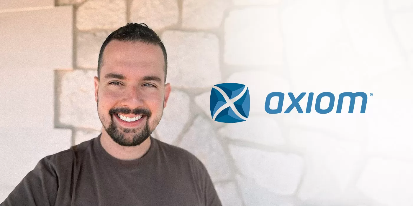 capa de blog com a foto do erick e o logo da axiom